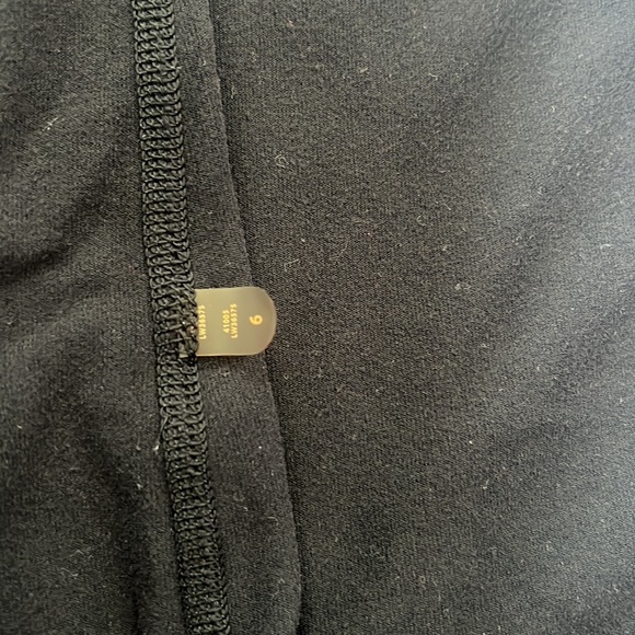 Lululemon Long Sleeve T-Shirt with Thumbholes, Size 6. Rare Find! - Picture 10 of 11